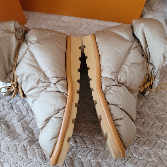 Louis Vuitton Pillow Boot Econyl 1854 Monogram Beige Creme Color 40=10US Limited - Picture 9 of 14